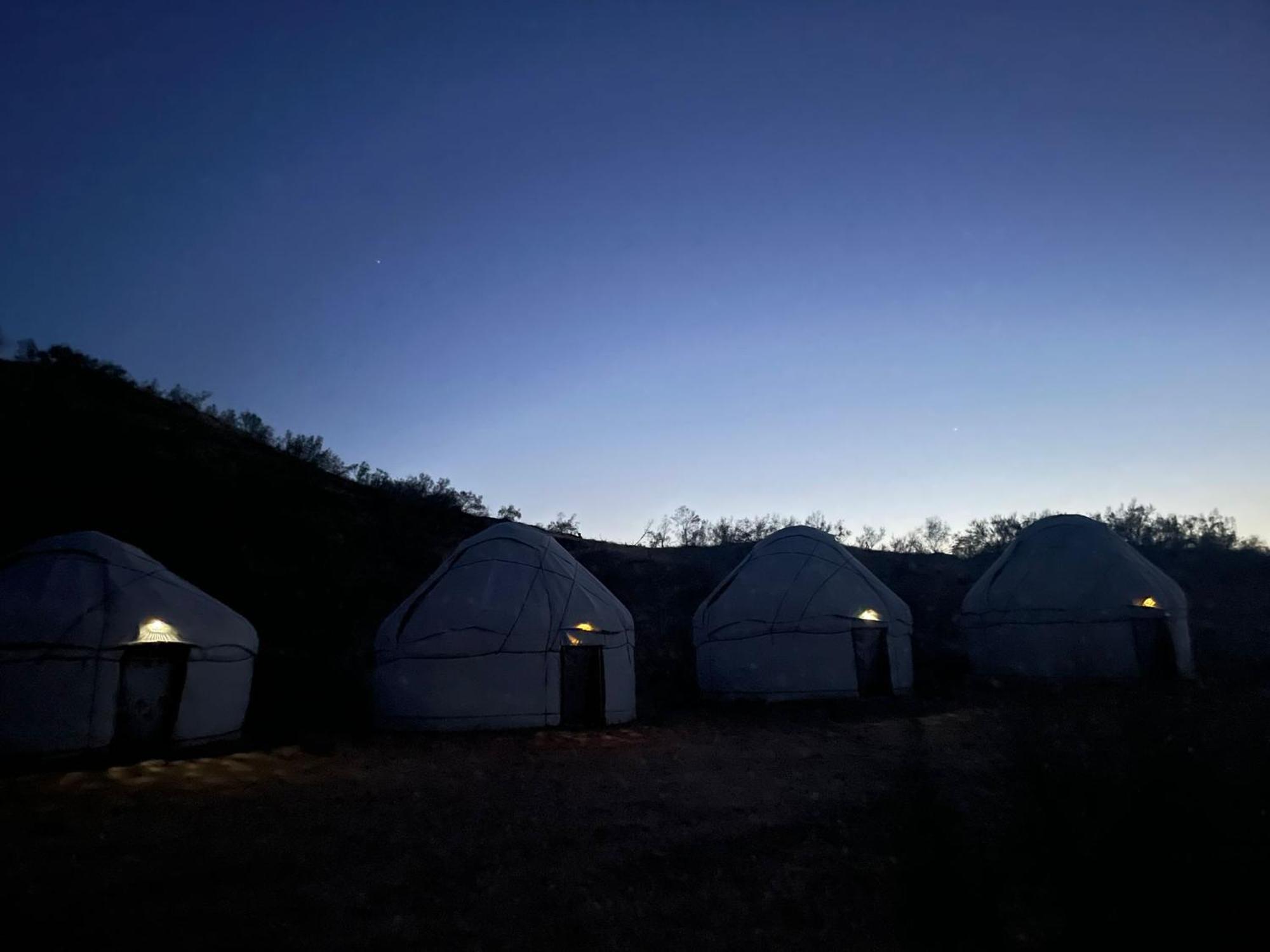 Kyzylkum Nights Camp & Family Yurt Hotel Nurota Ngoại thất bức ảnh
